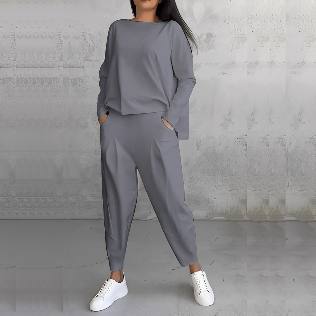Mélisande - Women's set with round neck sweater and pants