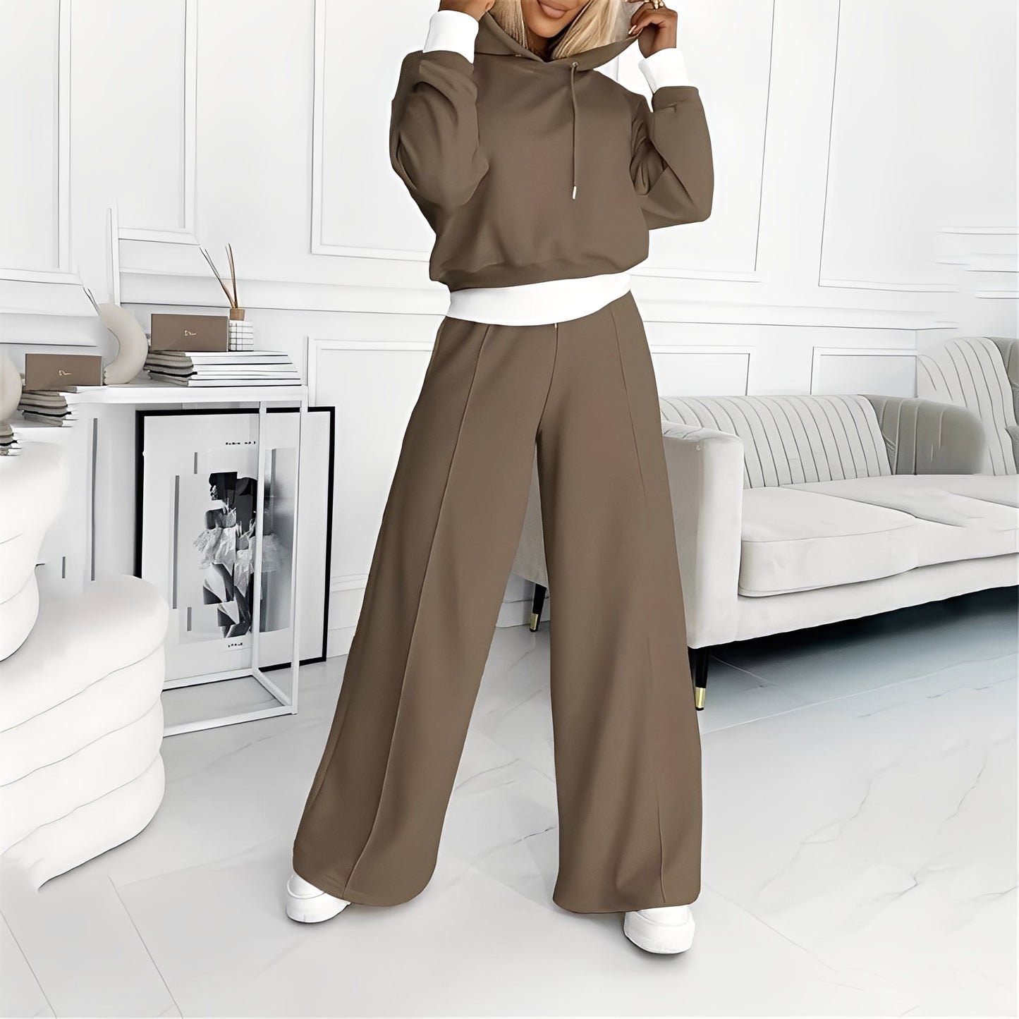 Lyna - Comfortable women's tracksuit with hood as a set