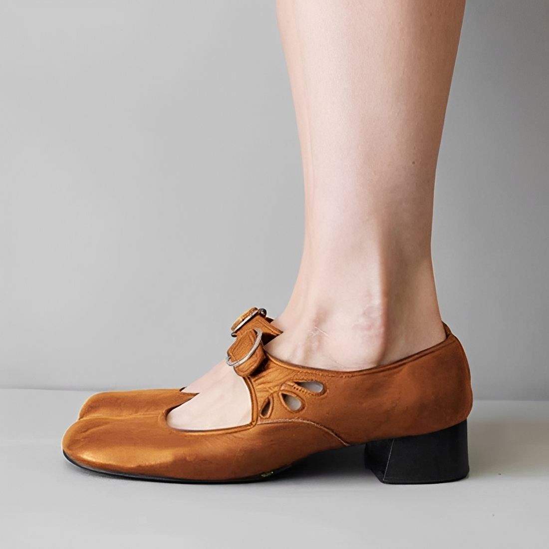 Navie - Bequeme Zehensandalen mit rundem Design