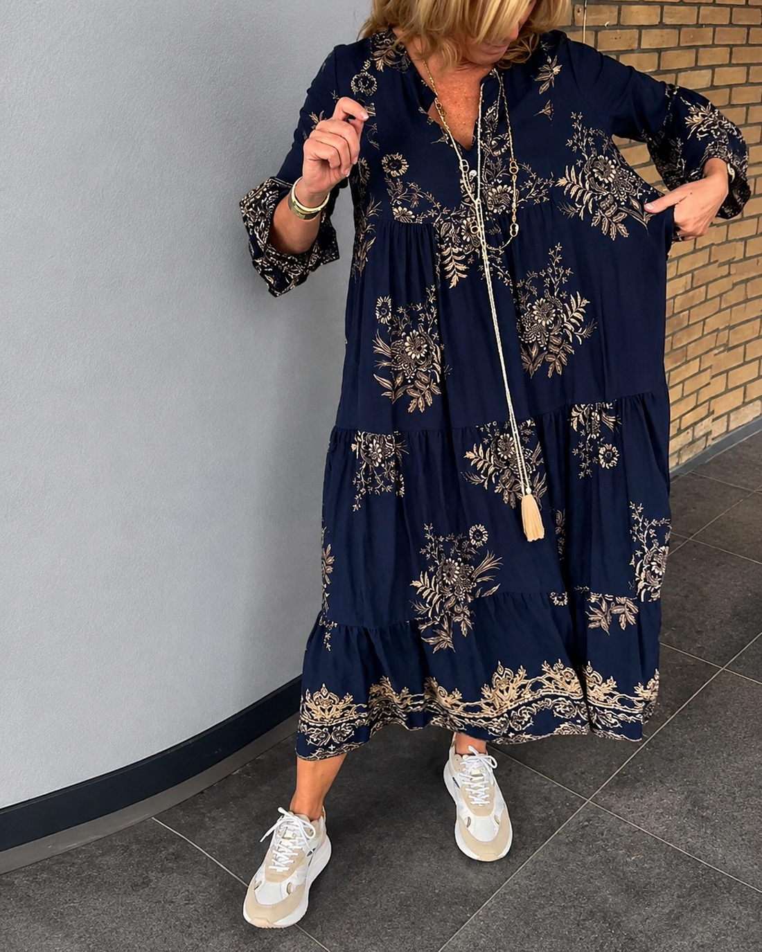 Bélise - Retro-Look Kleid mit V-Ausschnitt