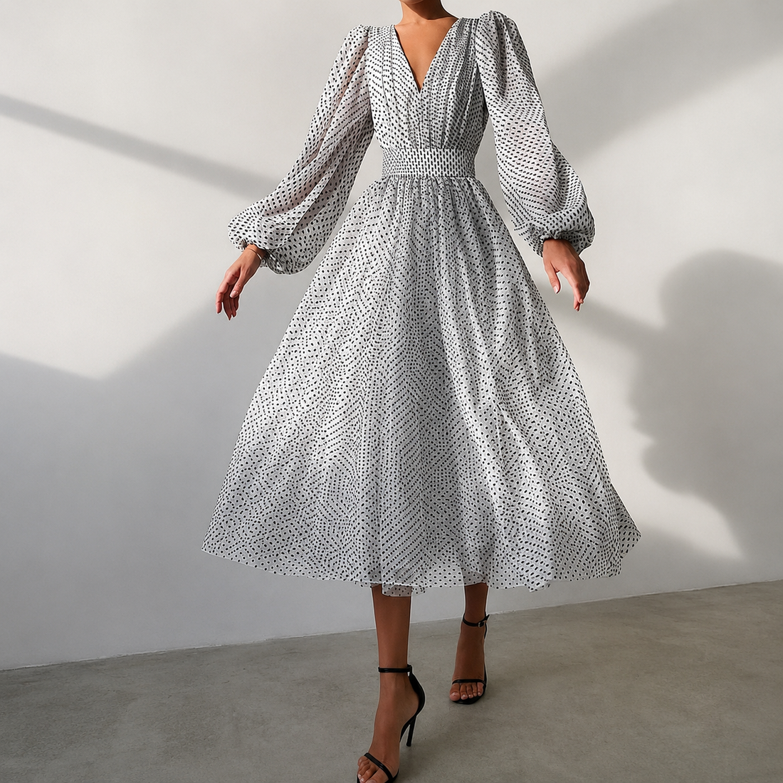 Emina - Schickes Kleid mit V-Ausschnitt und langen Ärmeln