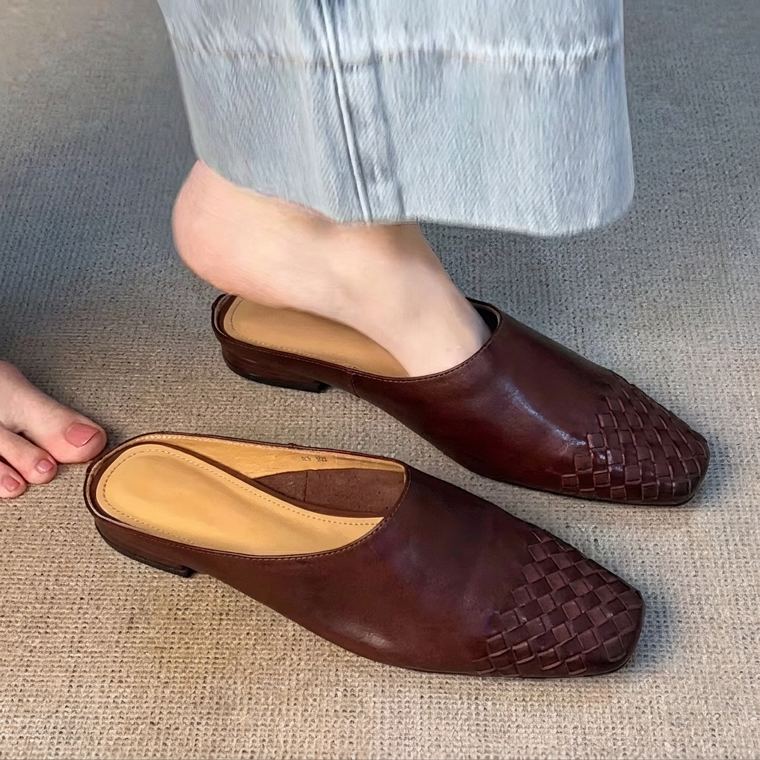 Nora - Modische Sandalen mit geschlossenem und geflochtenem Design