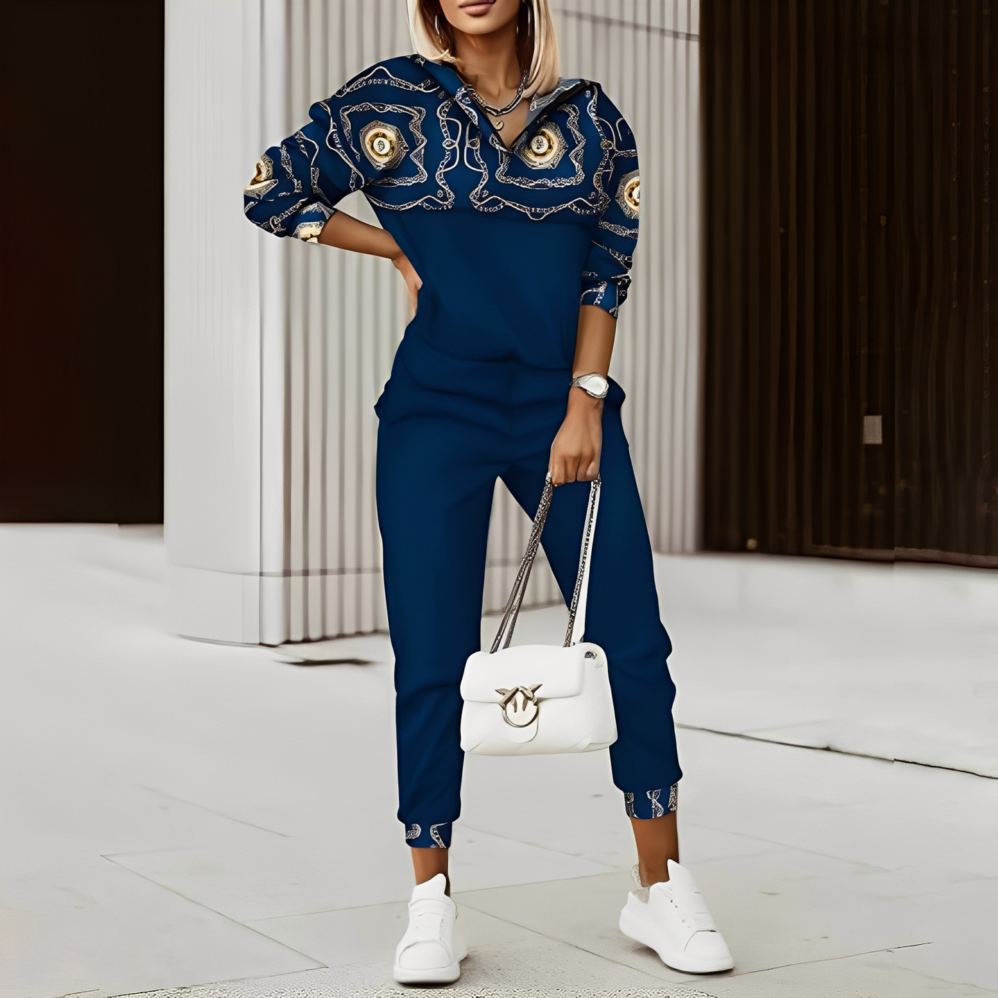 Hollie - Women's Tracksuit with Zipper in Modern Design