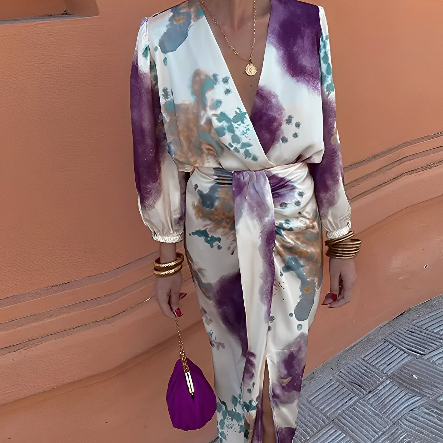 Éva - Stylish dress with V-neck for women