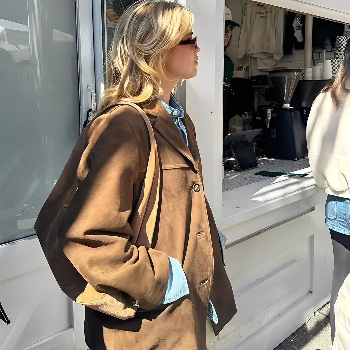 Laura - Classic women's leather jacket with lapel collar