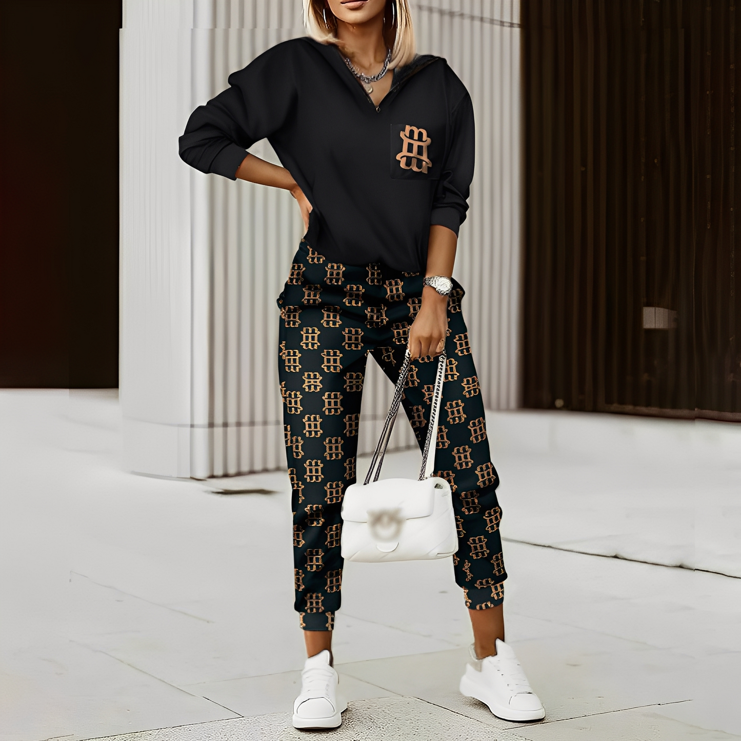 Hollie - Women's Tracksuit with Zipper in Modern Design