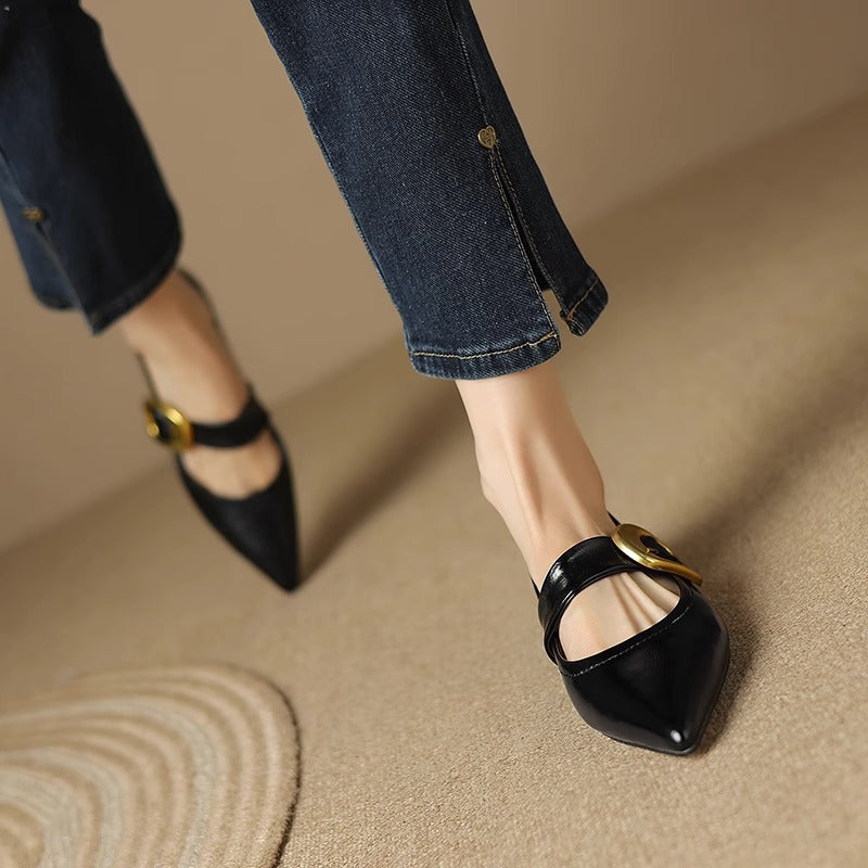 Teegan - Flache Schuhe mit spitzem Design und kleinem Absatz