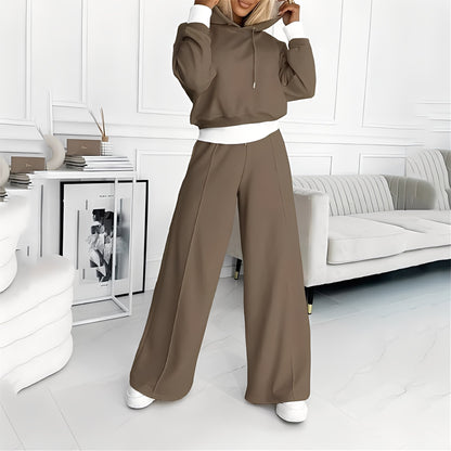Lyna - Comfortable women's tracksuit with hood as a set