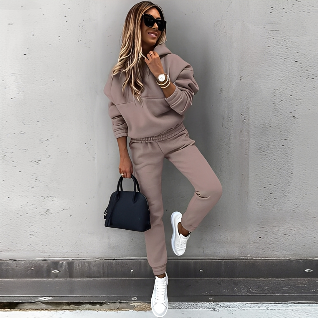 Maryvonne - Women's Hoodie and Pants Set
