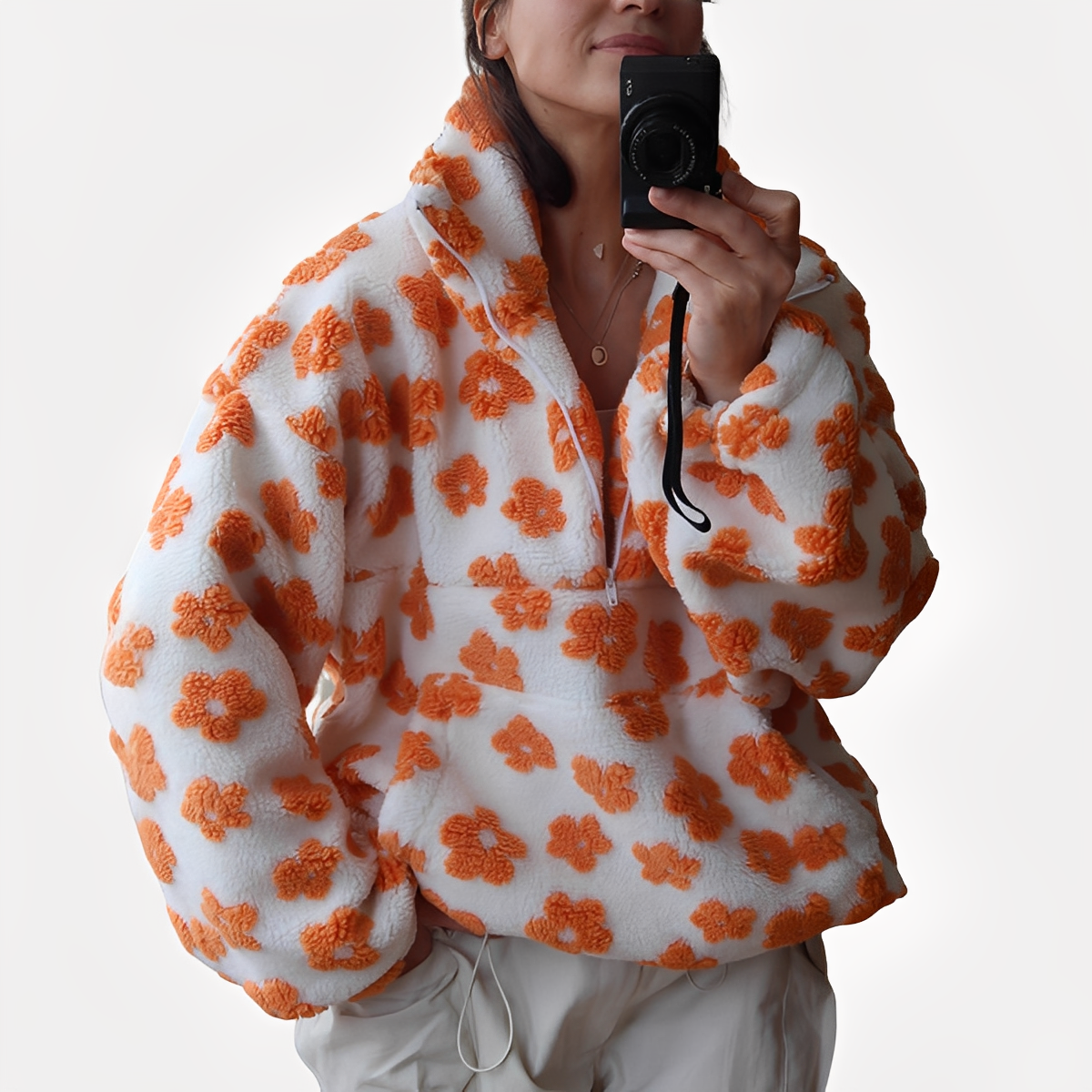 Elizabeth - Moderner Pulli mit Blumenschmuck