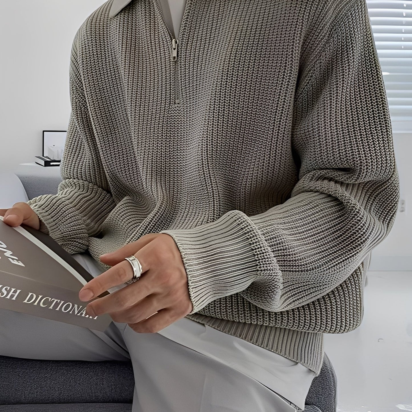 Jeffrey - Elegant, loosely knitted men's sweater