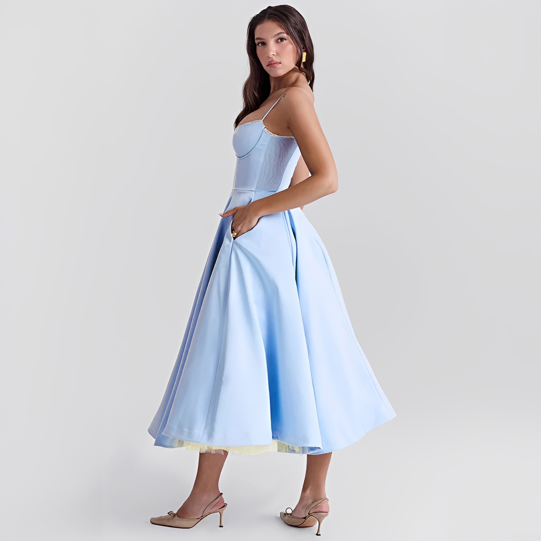 Zendaya - Elegantes Kleid mit doppelter Schicht