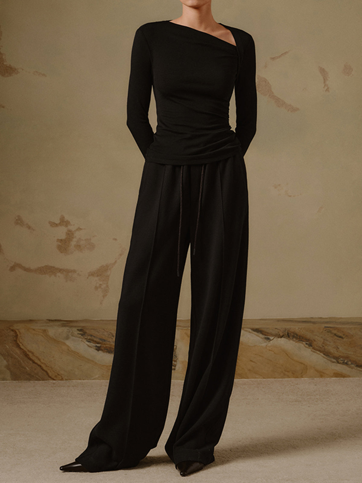 Selina – Geripptes Asymmetrisches Langarmshirt