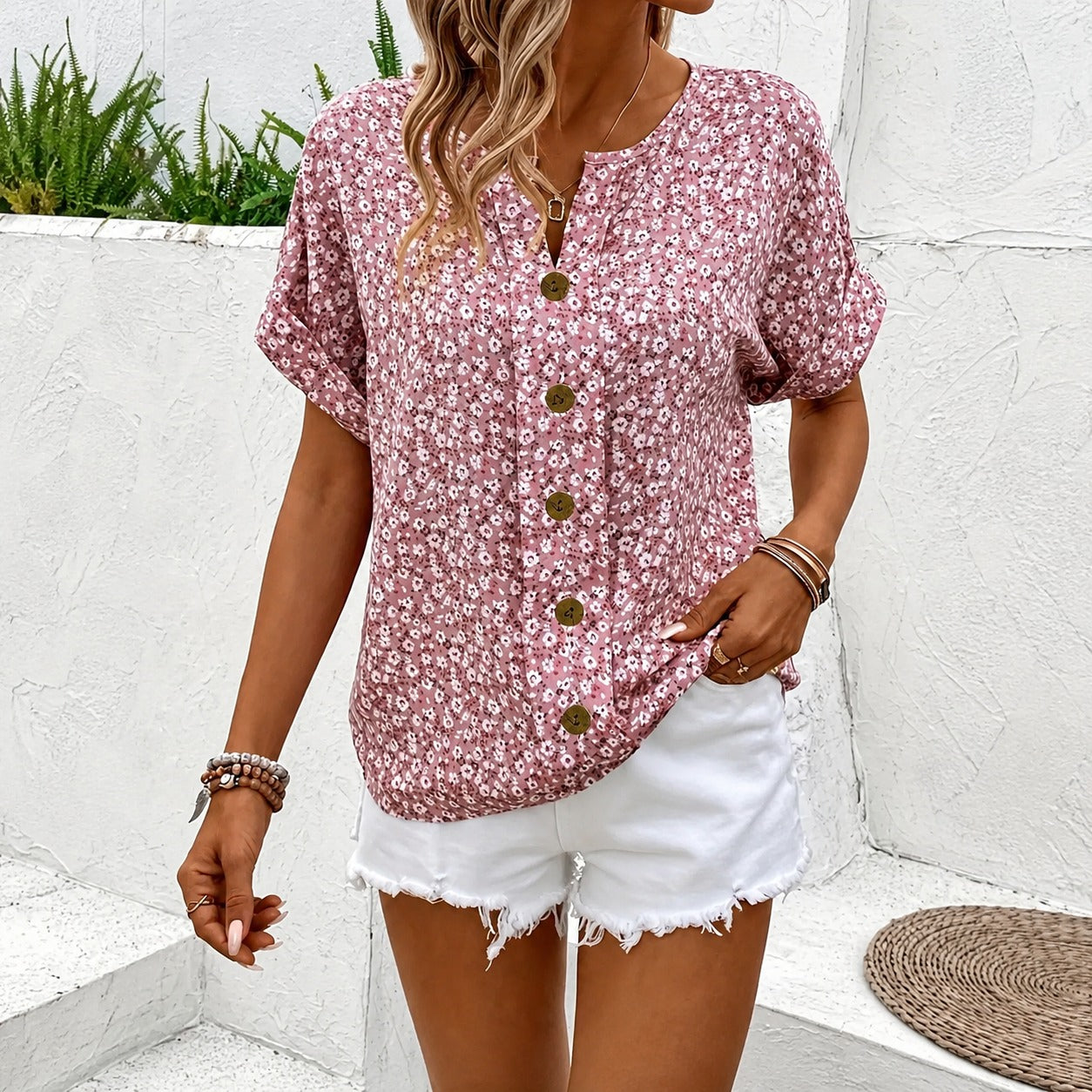 Lina - Sommerliches Oberteil mit Blumenmuster und femininem Touch