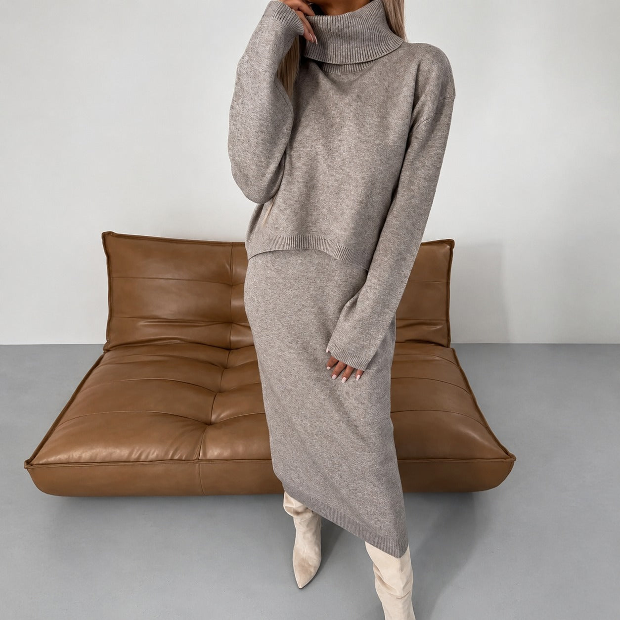 Odette - Lässiges Set mit Kleid und Rollkragenpullover