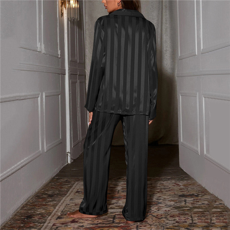 Stilvoller glatter Pyjama für Frauen