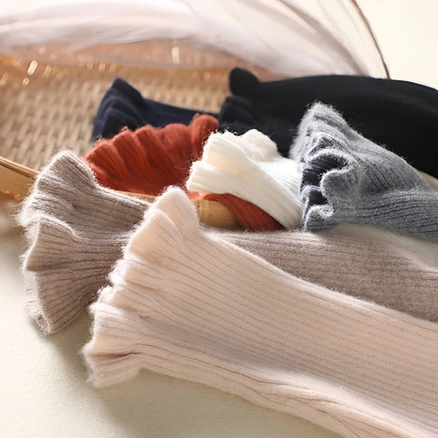 Alva - Eleganter Damenpullover mit Rollkragen