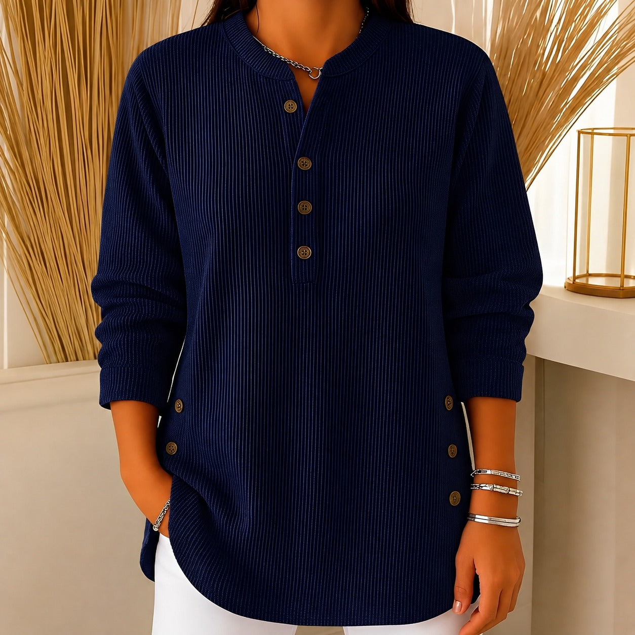 Jocelyn - Ein lässiger Damenpullover mit Knöpfen