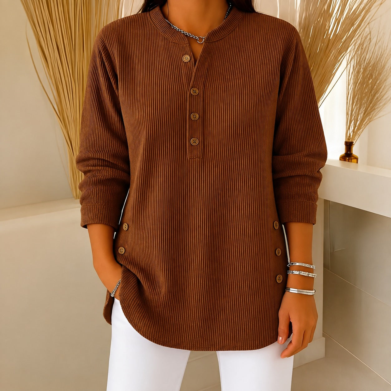 Jocelyn - Ein lässiger Damenpullover mit Knöpfen