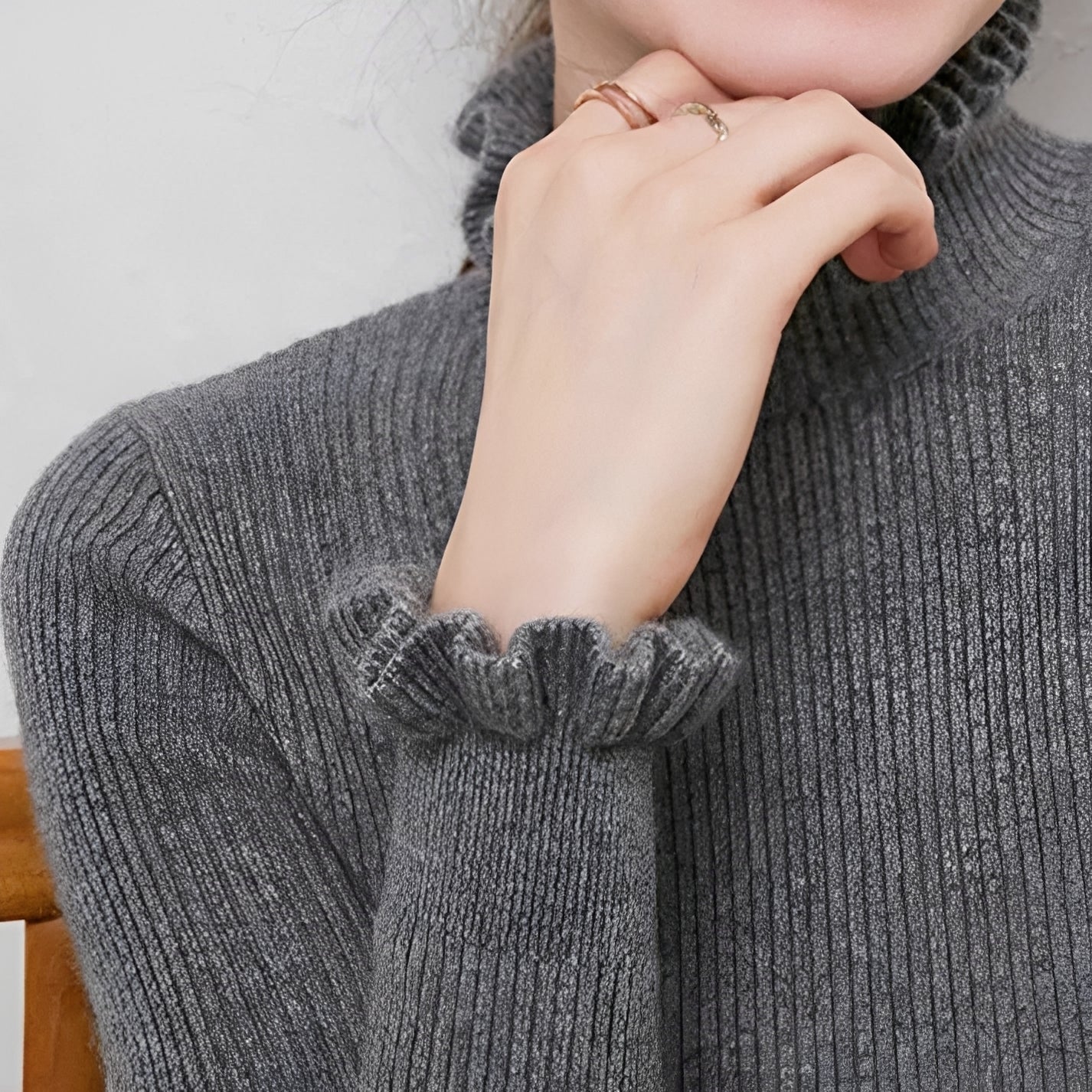 Alva - Eleganter Damenpullover mit Rollkragen