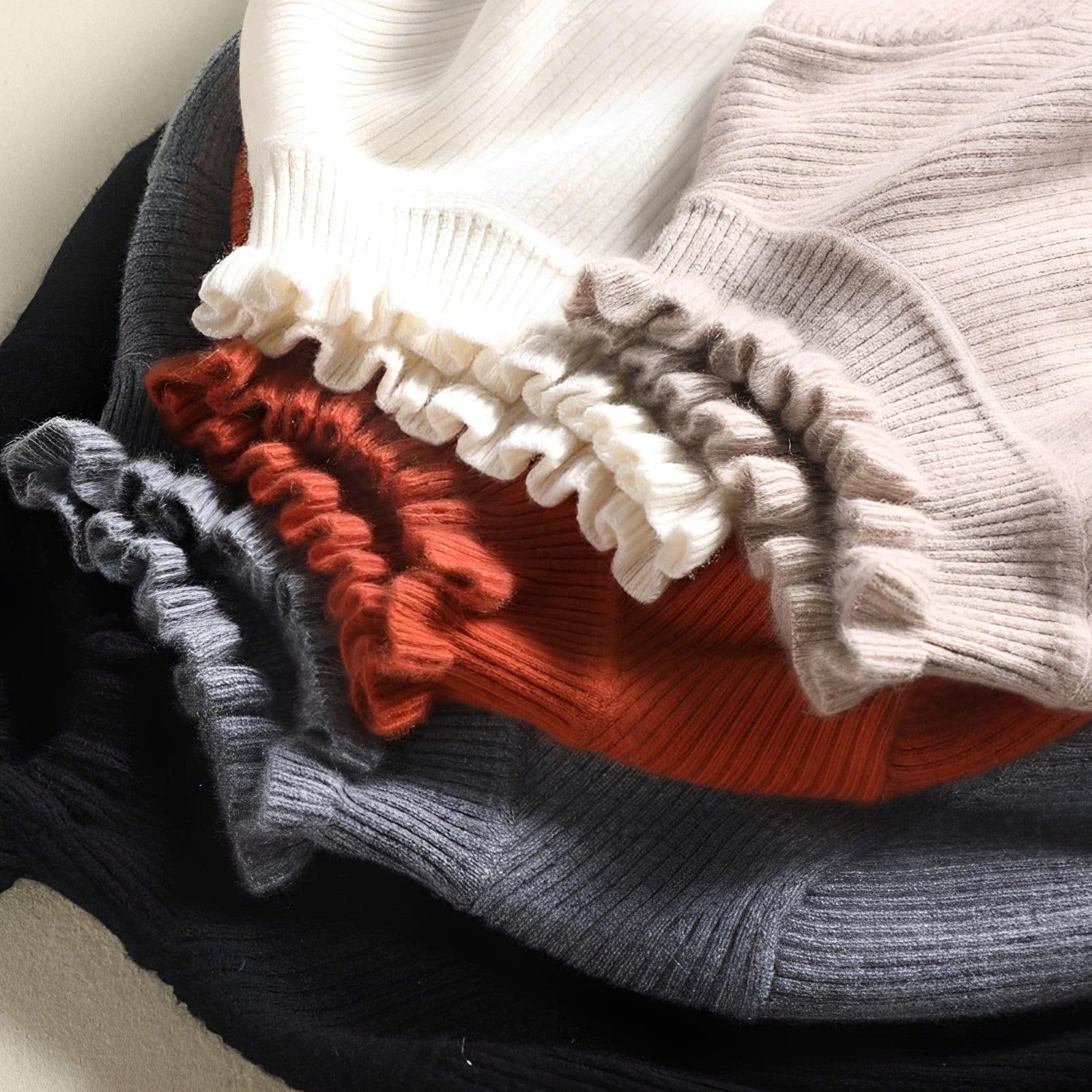 Alva - Eleganter Damenpullover mit Rollkragen