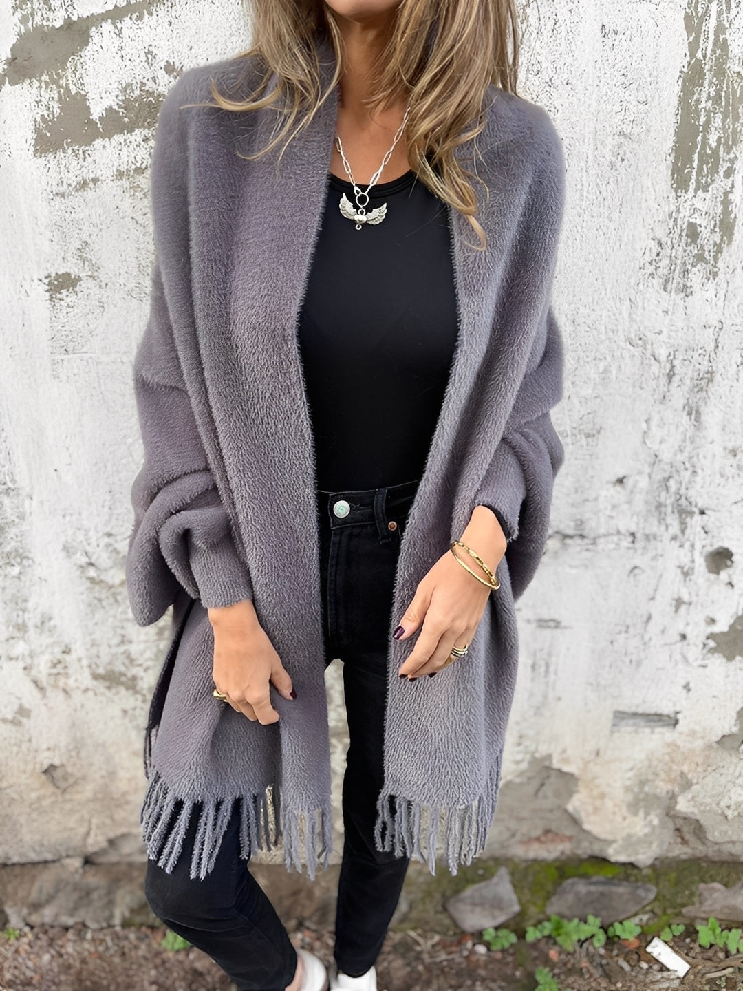 Bethany - Fashionable women's knitted cardigan with tassel