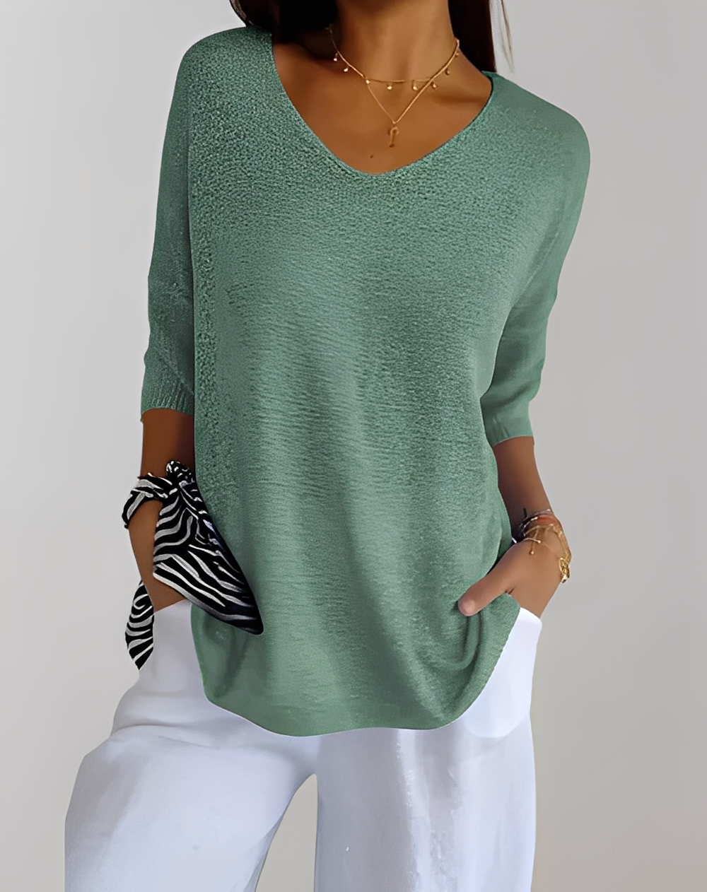 Jessé - women's sweater with V-neckline